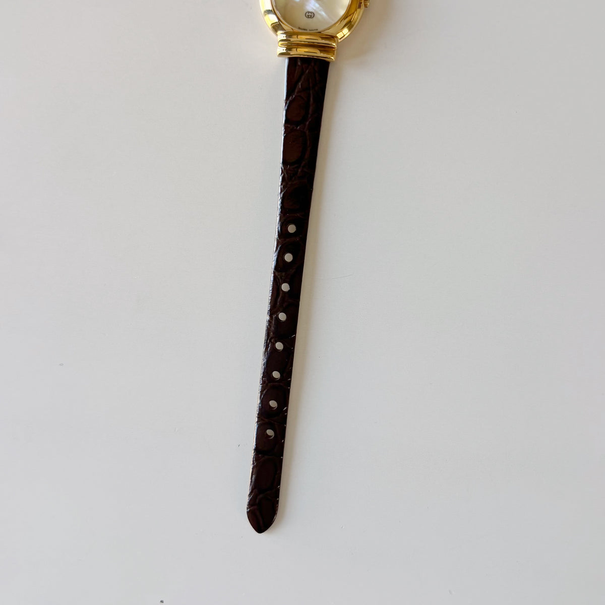 Gucci 1990s Seashell Round Dial Gold Plated Watch