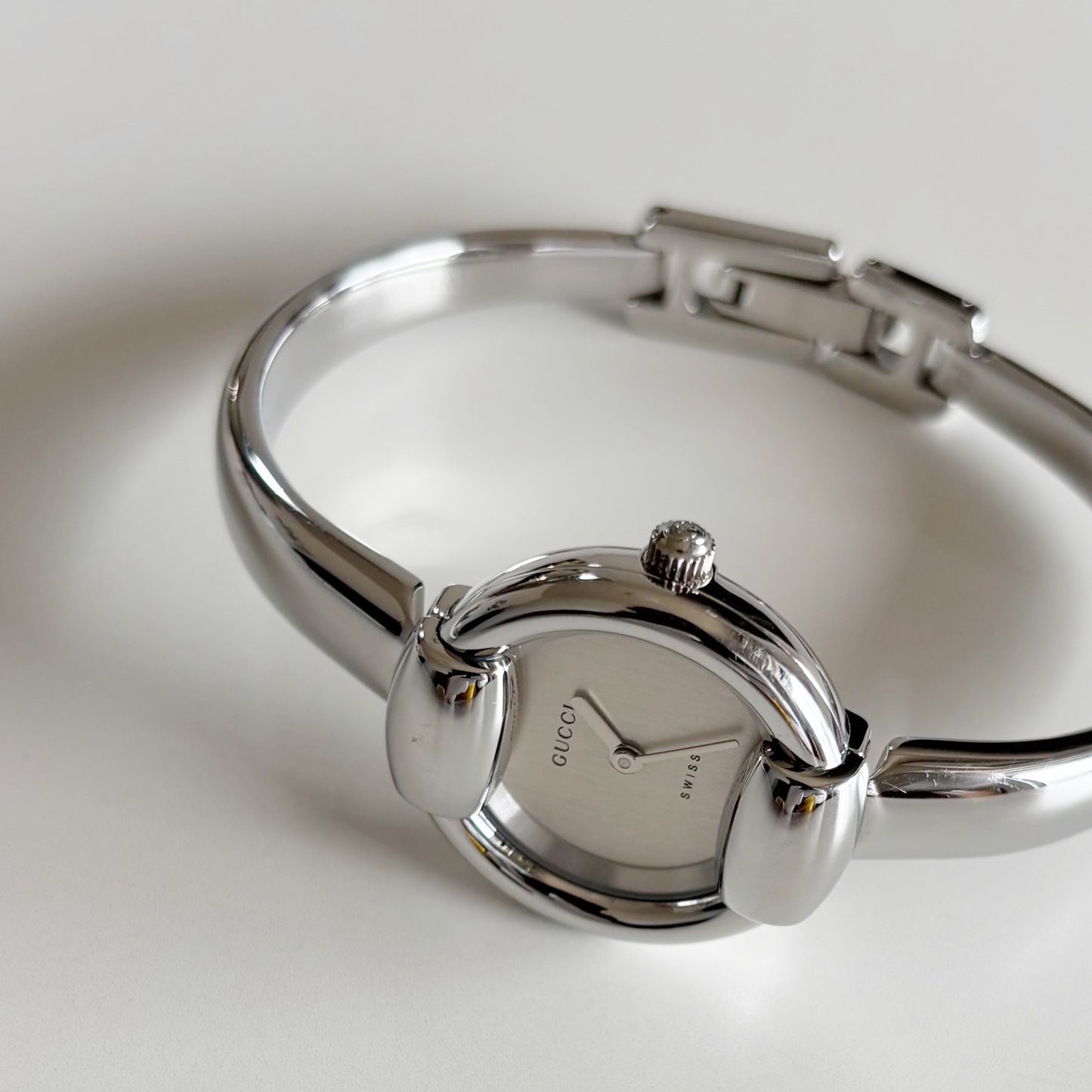 Gucci 1990s Round Dial Stainless steel Bangle Watch