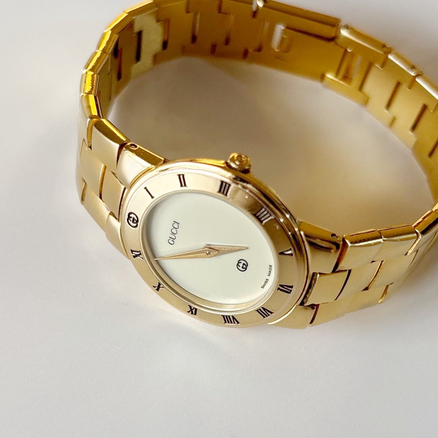 Gucci 1990s Round Dial Gold Plated Watch
