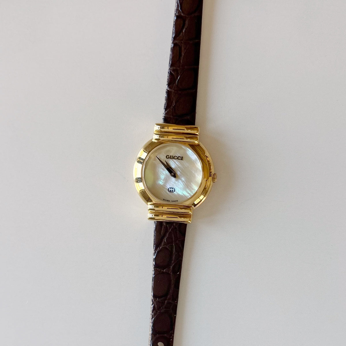 Gucci 1990s Seashell Round Dial Gold Plated Watch