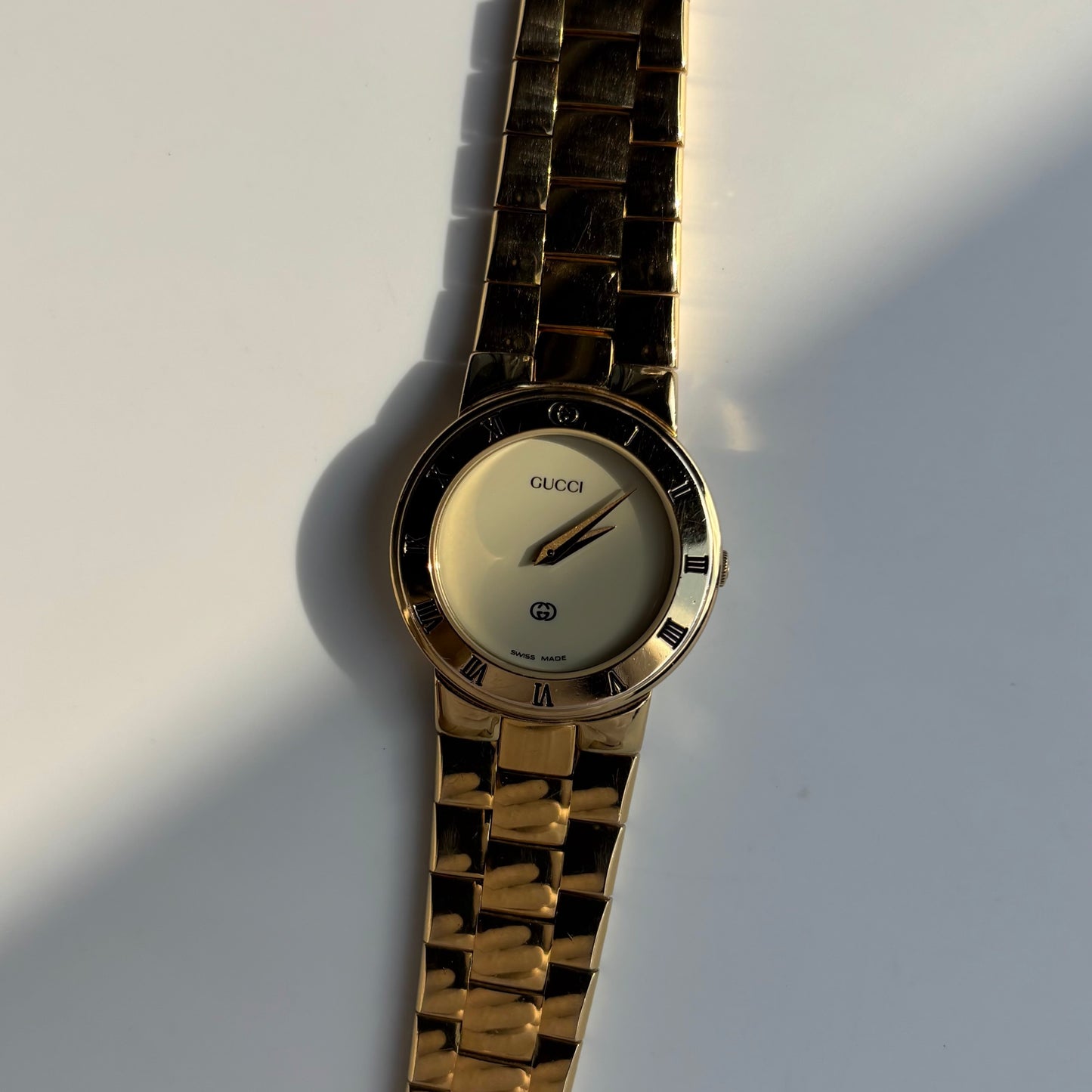 Gucci 1990s Round Dial Gold Plated Watch