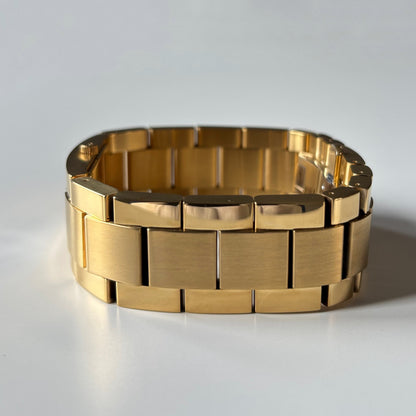 Gucci 1990s Gold Plated Watch (Large)