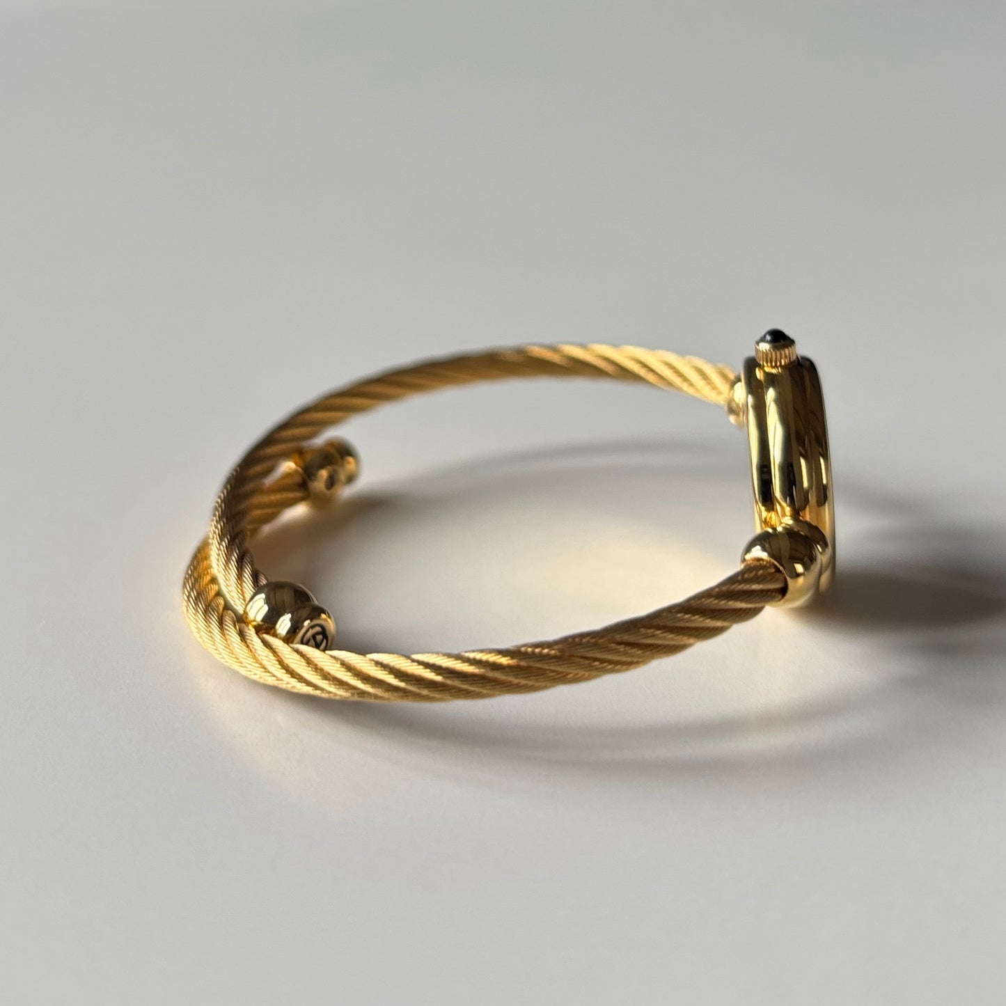 Gucci 1990s Seashell Dial Gold Plated Cable Bangle Watch