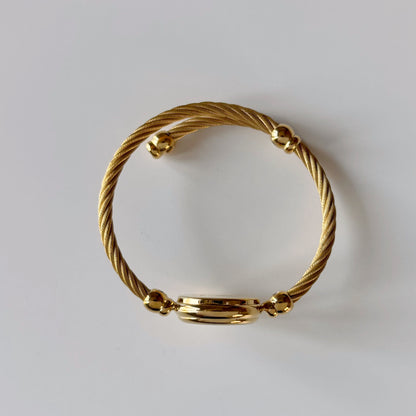 Gucci 1990s Seashell Dial Gold Plated Cable Bangle Watch