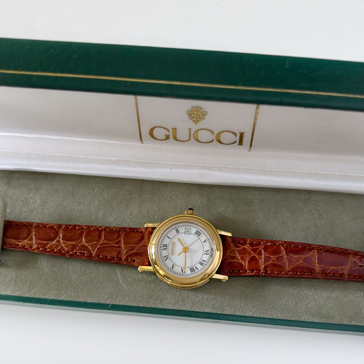 Gucci 1990s Date Round Watch (Women's)