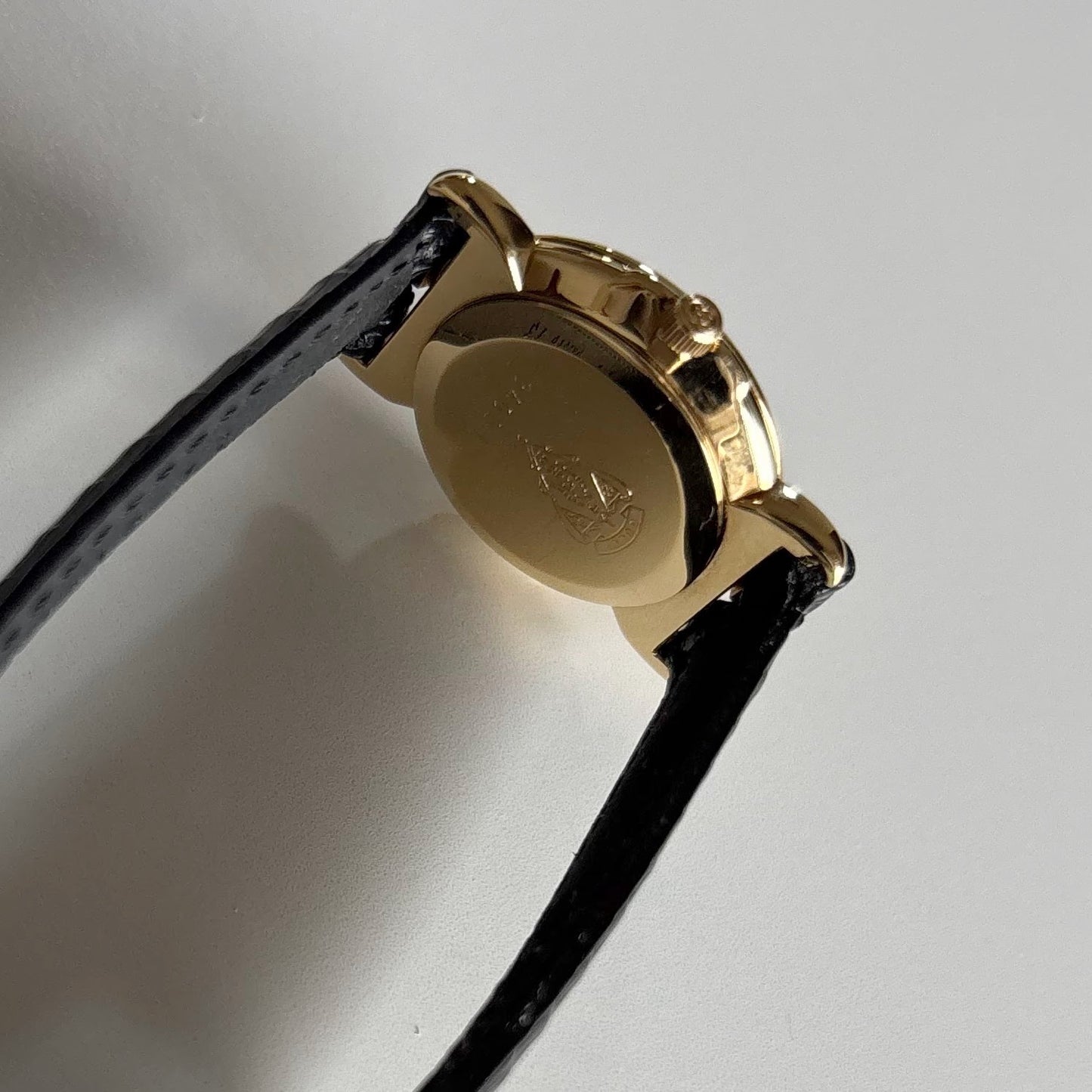 Gucci 1990s Round Dial Gold Plated Watch