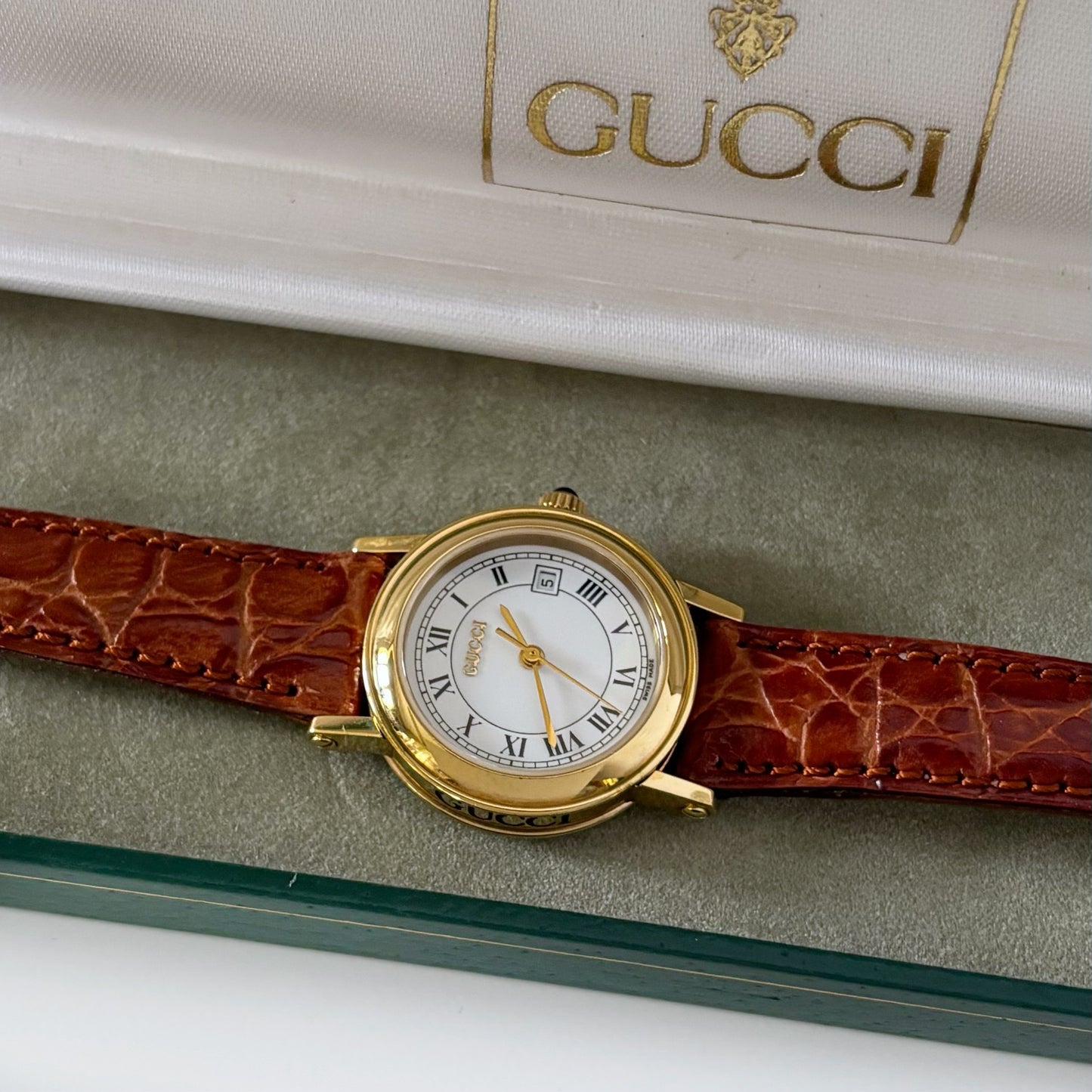 Gucci 1990s Date Round Watch (Women's)