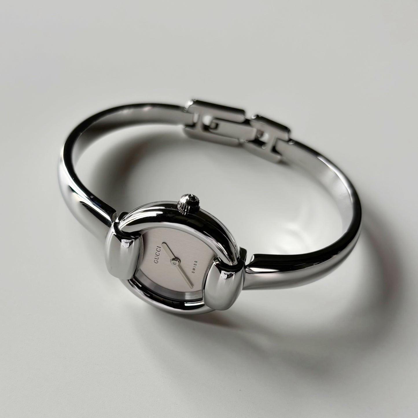 Gucci 1990s Round Dial Stainless steel Bangle Watch