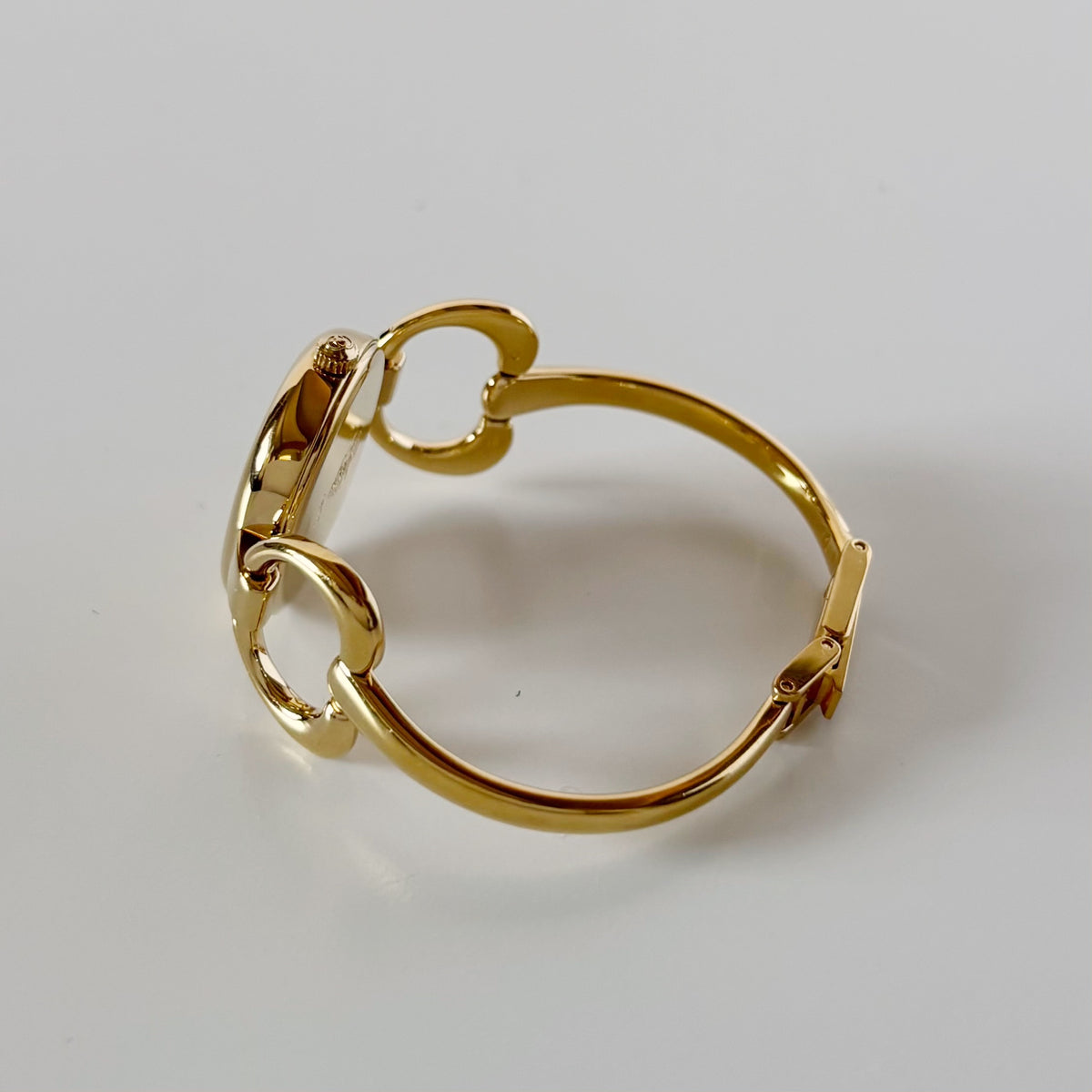 Gucci 1990s Seashell Oval Dial Gold-Plated Bangle Watch (Small)