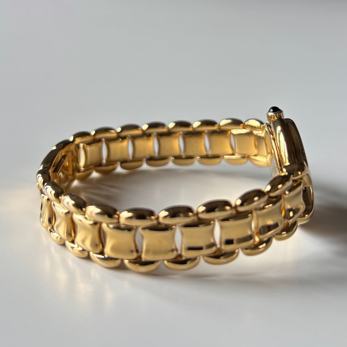 Fendi 1990s Seashell Round Dial Gold Plated Watch