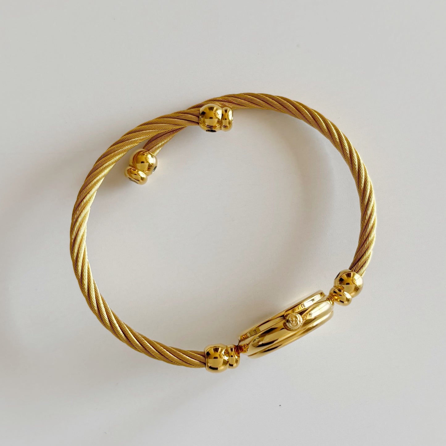 Gucci 1990s Seashell Dial Cable Gold Plated Bangle Watch