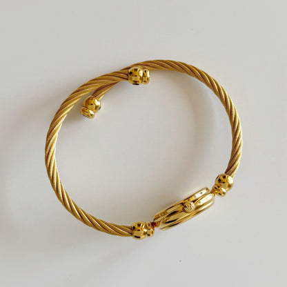 Gucci 1990s Seashell Dial Cable Gold Plated Bangle Watch