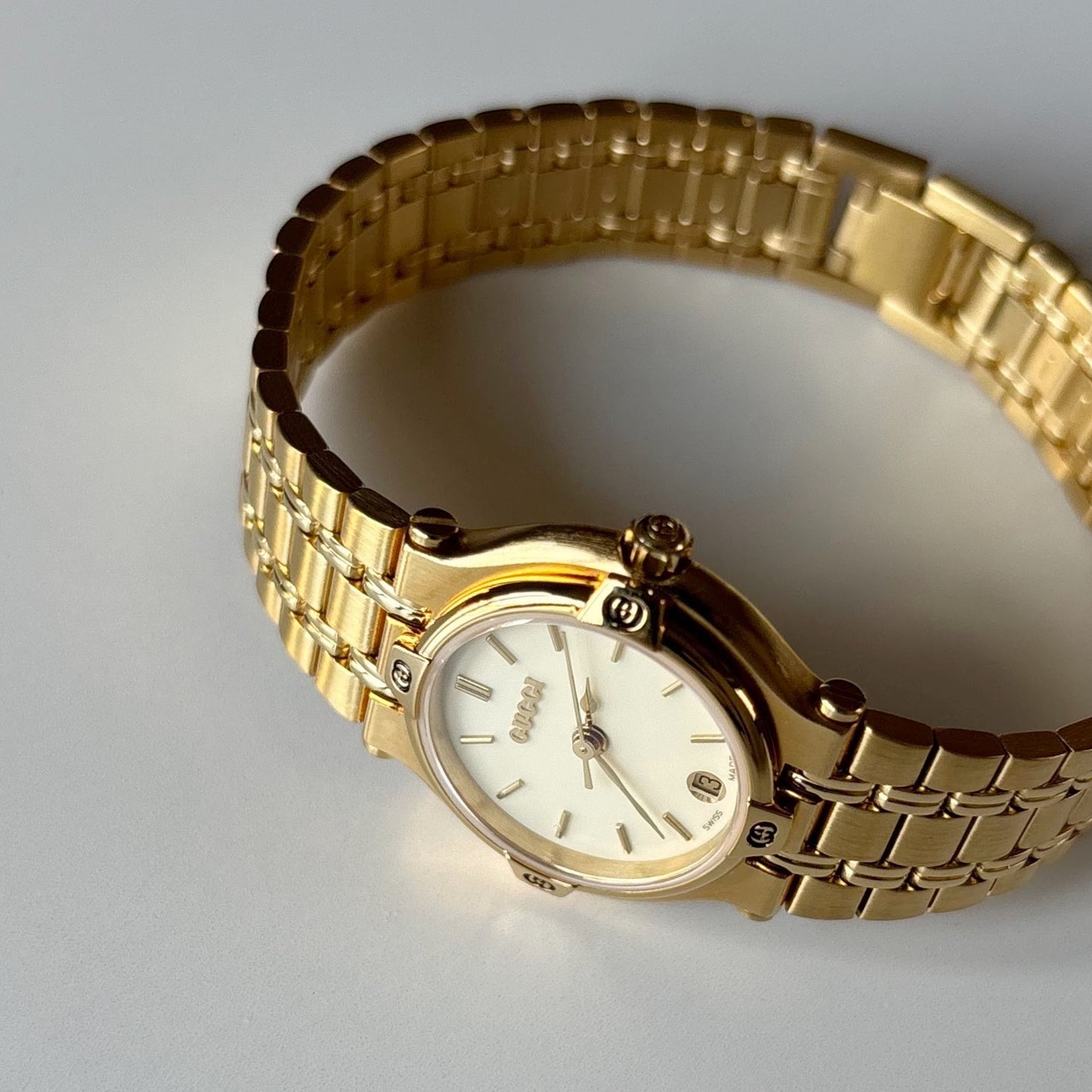 Gucci 1990s Cream Dial Date Gold Plated Watch