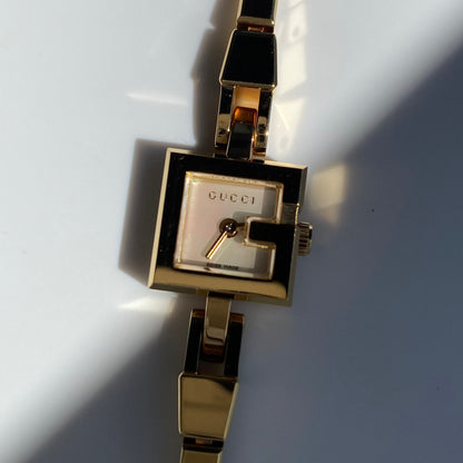 Gucci 1990s Seashell G Dial Gold Plated Watch