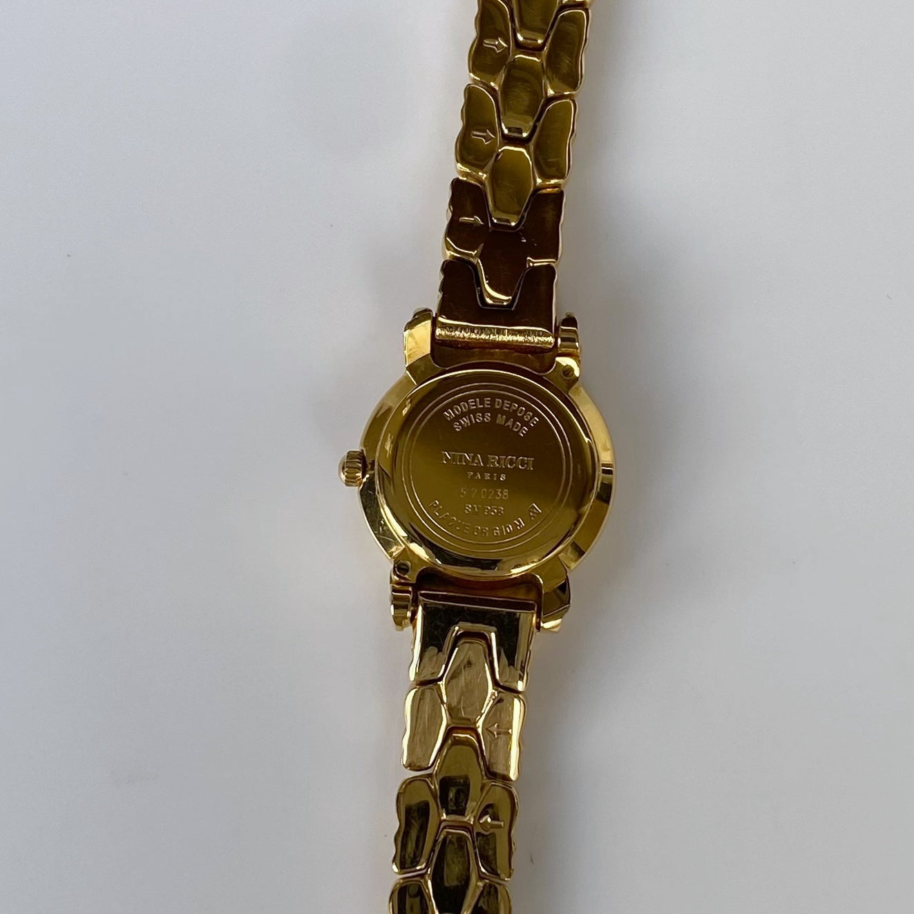 Nina Ricci 1990s Seashell Dial Gold Watch with 2 leather belts – Lorinaté