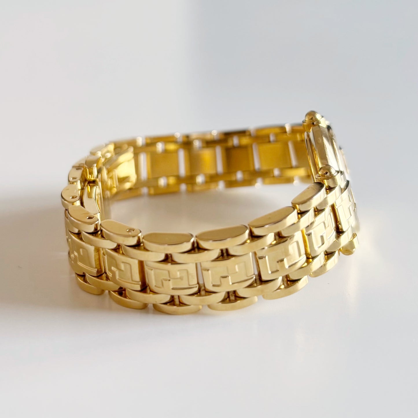 Fendi 1990s Seashell Round Dial Gold Plated Watch