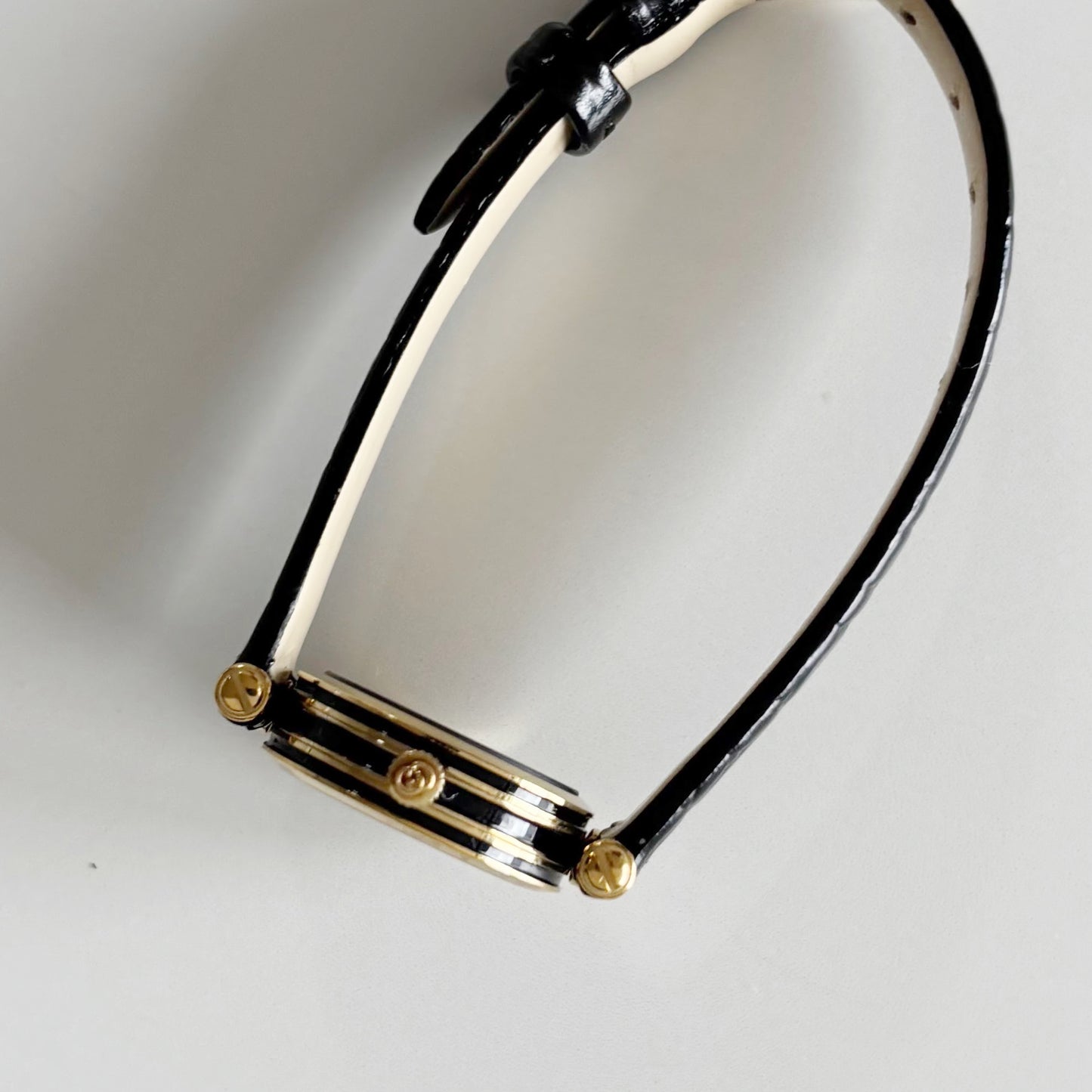 Gucci 1990s Sherry Round Dial Gold Plated Watch