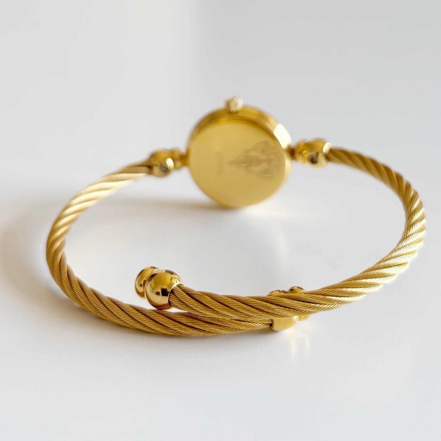 Gucci 1990s Seashell Dial Cable Gold Plated Bangle Watch