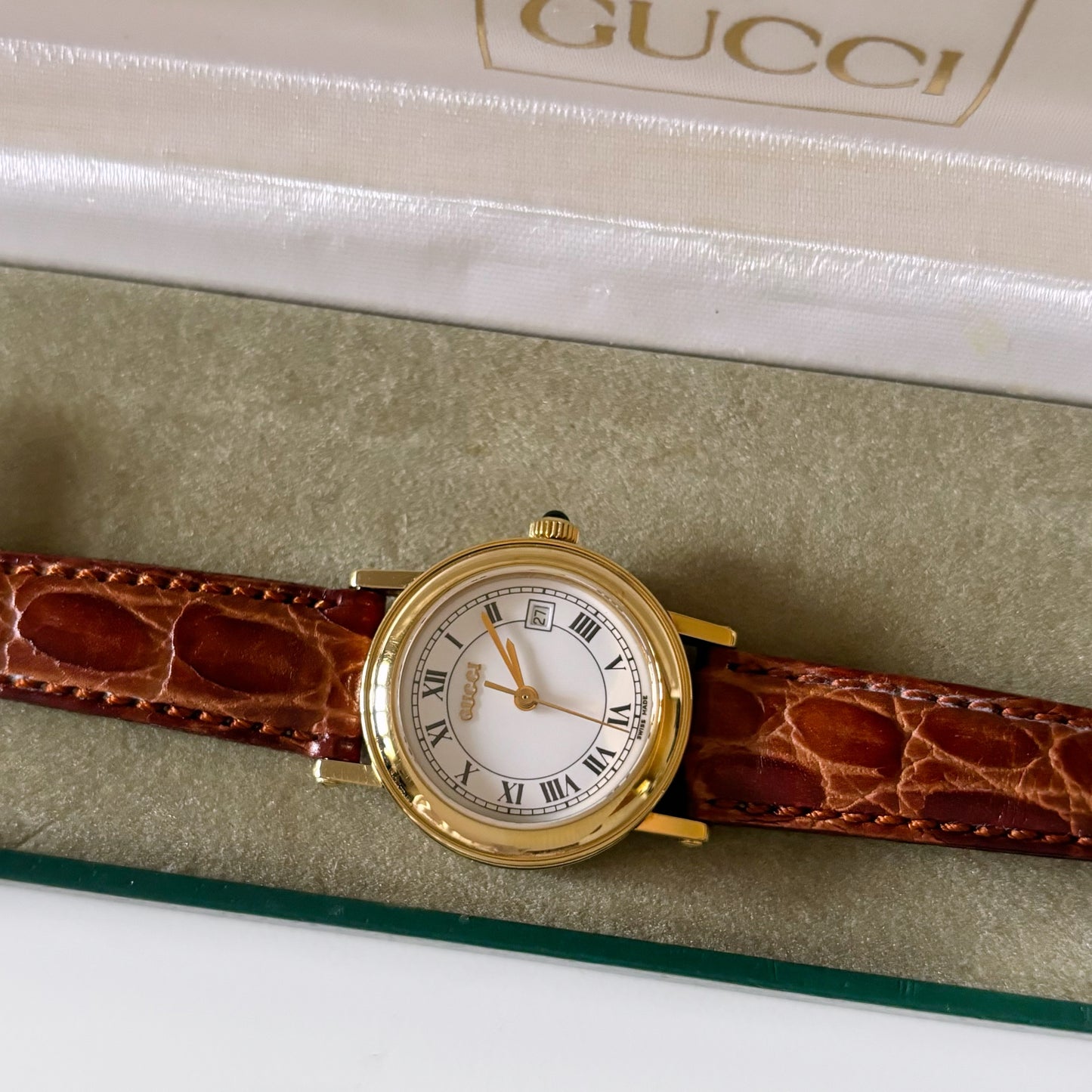 Gucci 1990s Date Gold Plated Round Leather Strap Watch