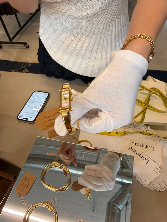 Gucci 1990s Rectangular Seashell Dial Gold Plated Bangle (160mm - 165mm)