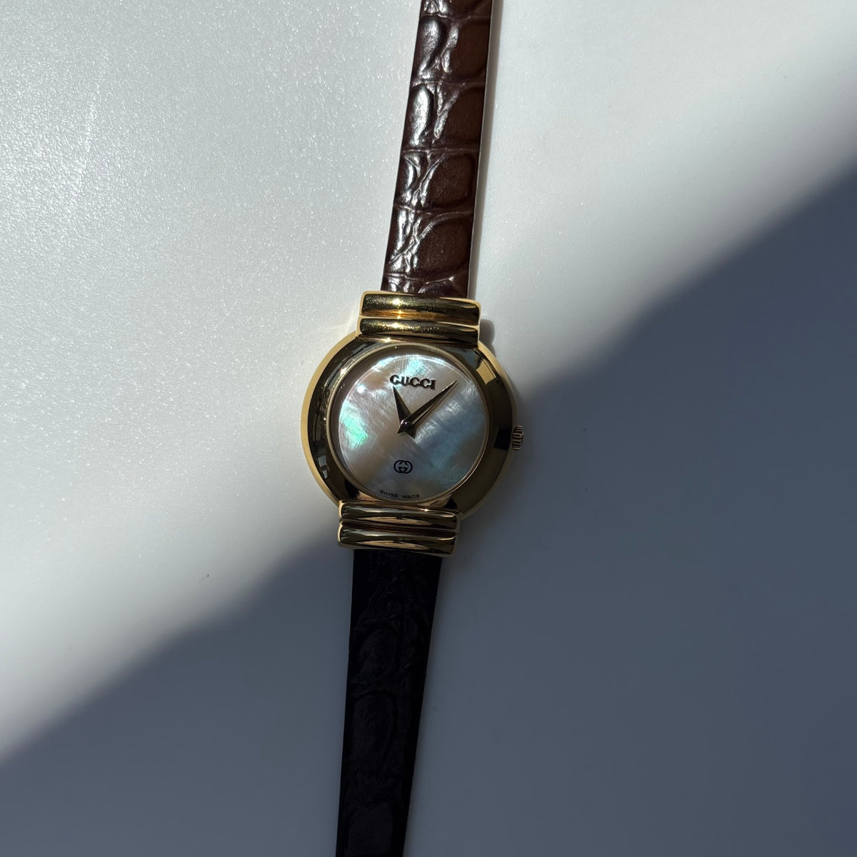 Gucci 1990s Seashell Round Dial Gold Plated Watch