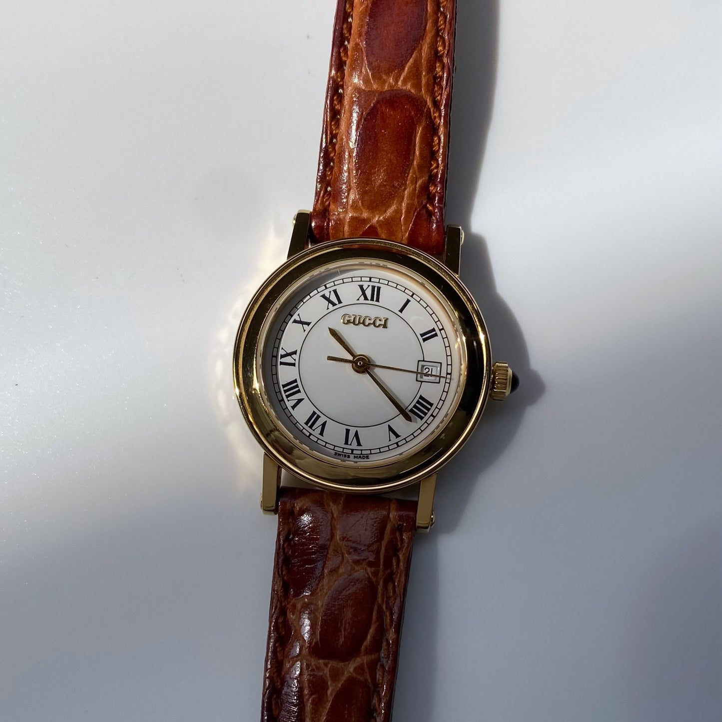 Gucci 1990s Date Gold Plated Round Leather Strap Watch