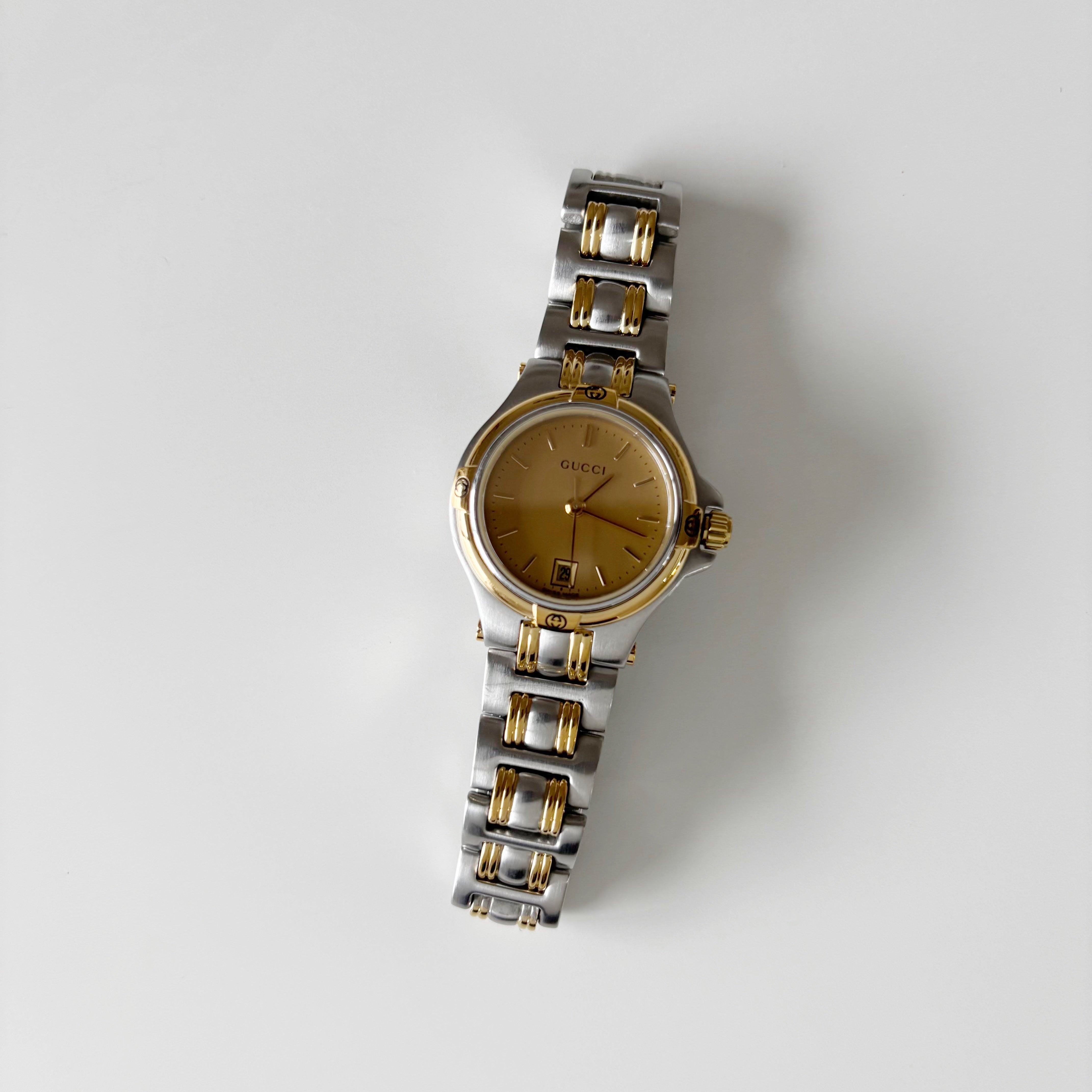 GUCCI ゴールドラウンドフェイス時計 Gucci 1990s Date Round Dial Two Tone Watch – Lorinaté