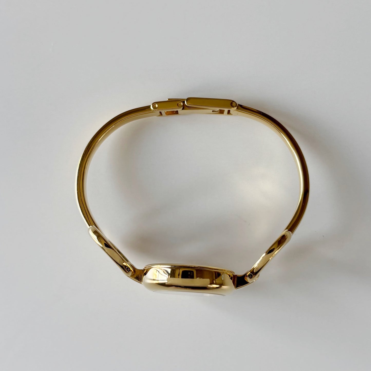 Gucci 1990s Seashell Oval Dial Gold Plated Bangle Watch (Small)