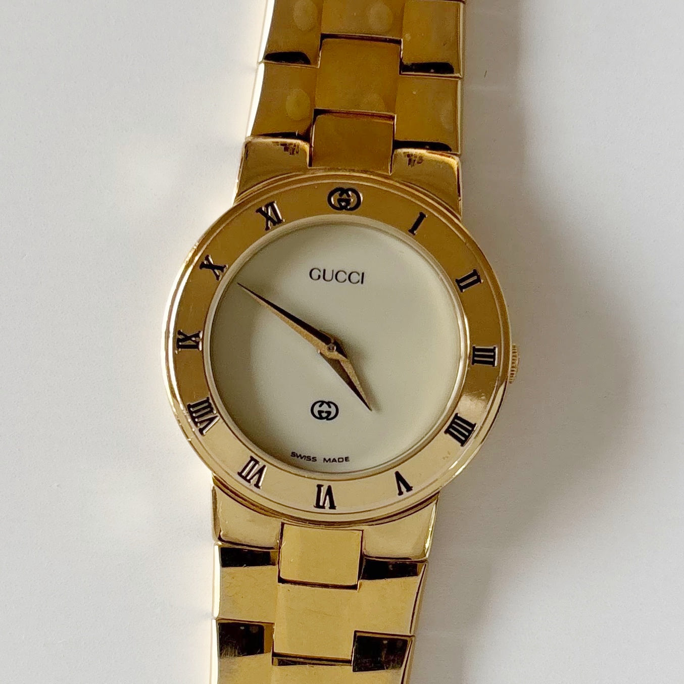 Gucci 1990s Round Dial Gold Plated Watch