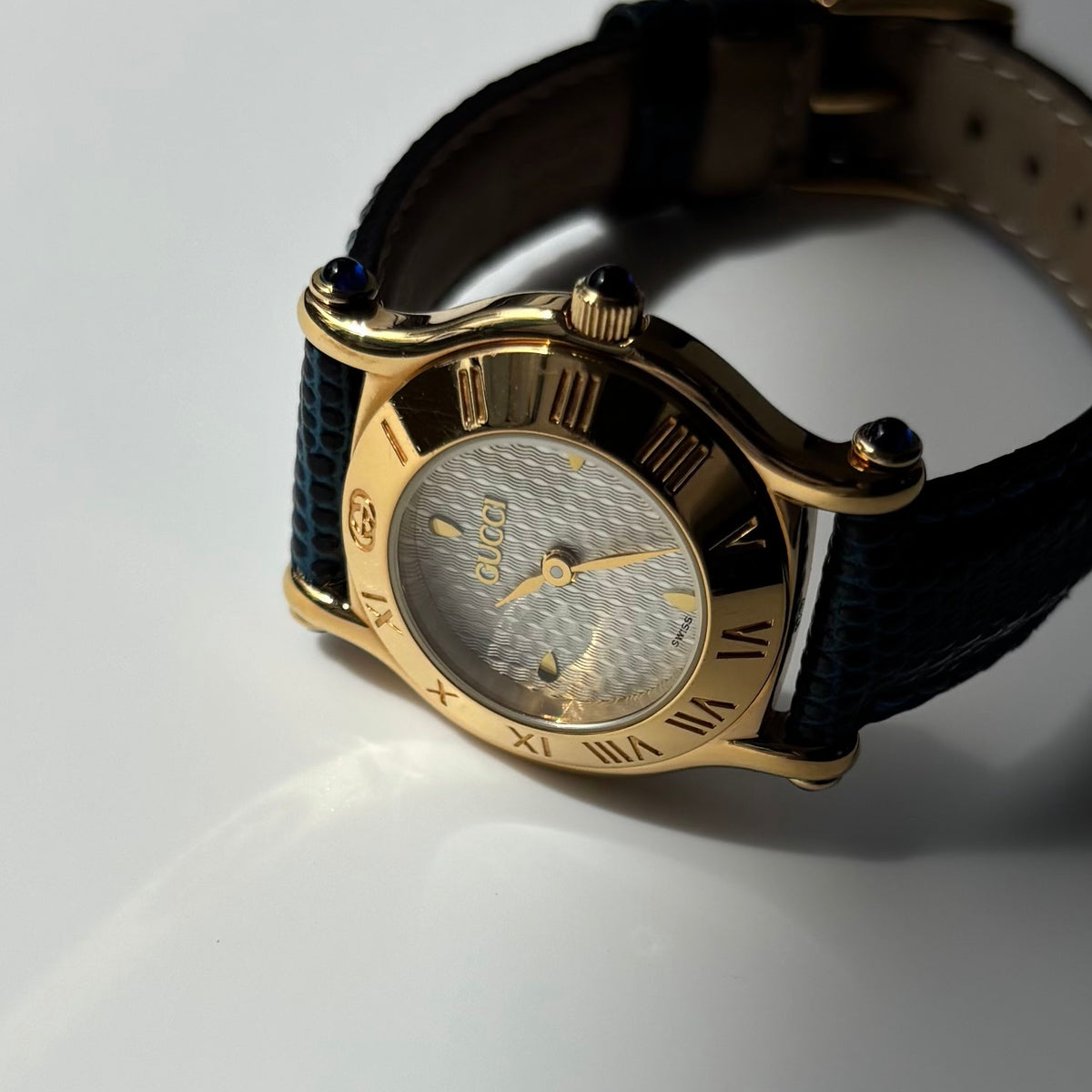 Gucci 1990s White Round Dial Gold-Plated Watch