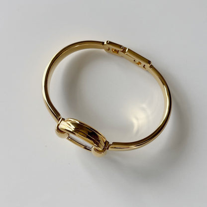 Gucci Round Dial Gold-Plated Bangle Watch