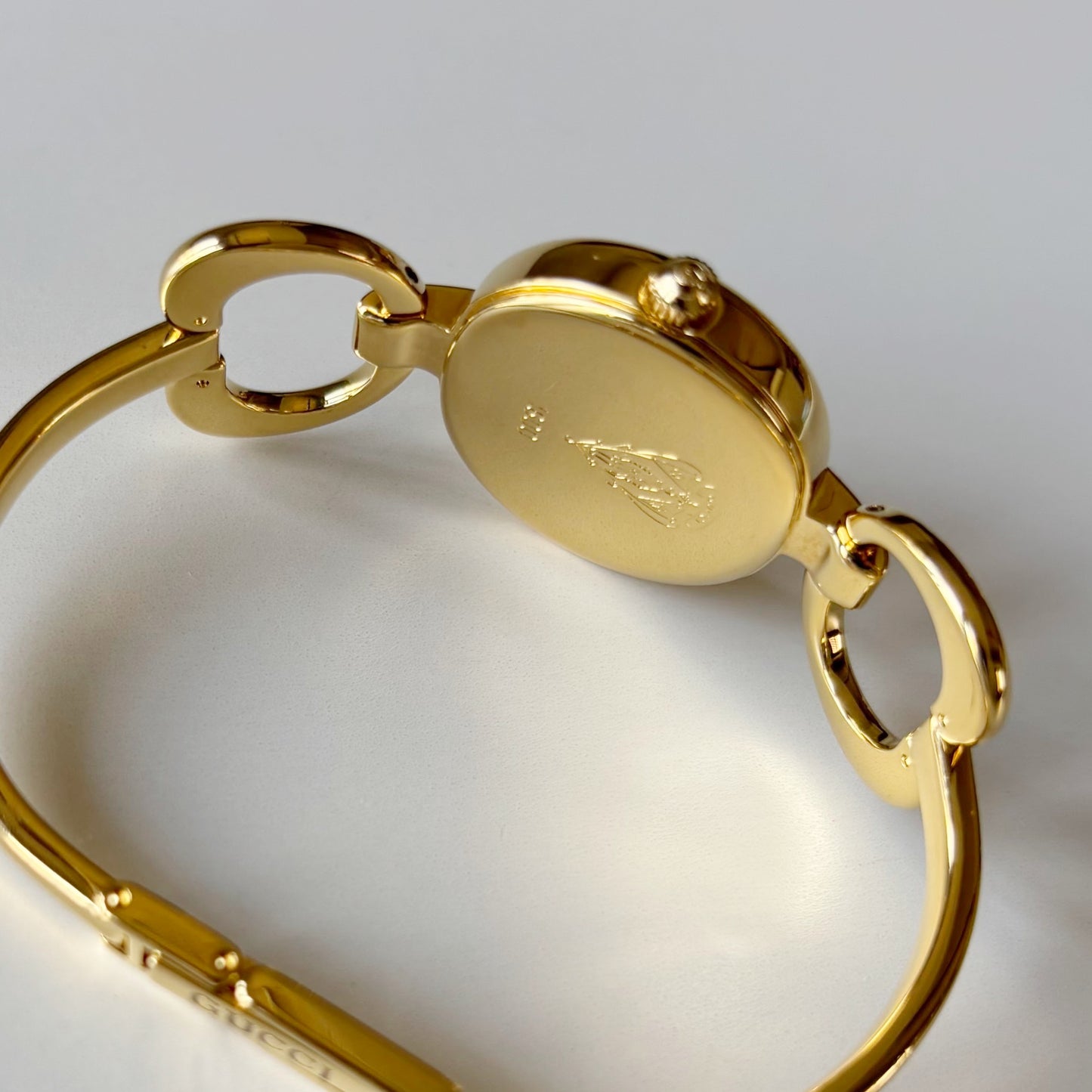 Gucci 1990s Seashell Oval Dial Gold Plated Bangle Watch (Small)