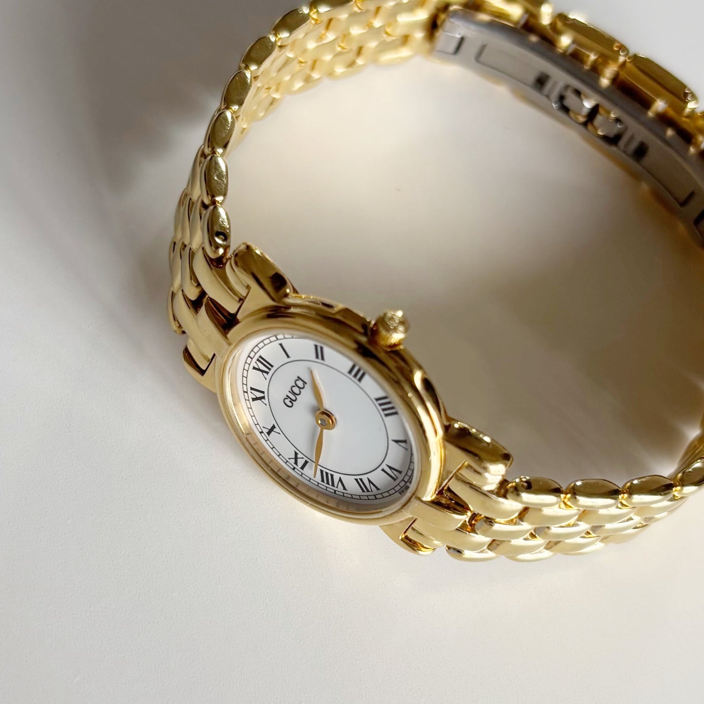 Gucci 1990s Round Dial Gold Plated Watch