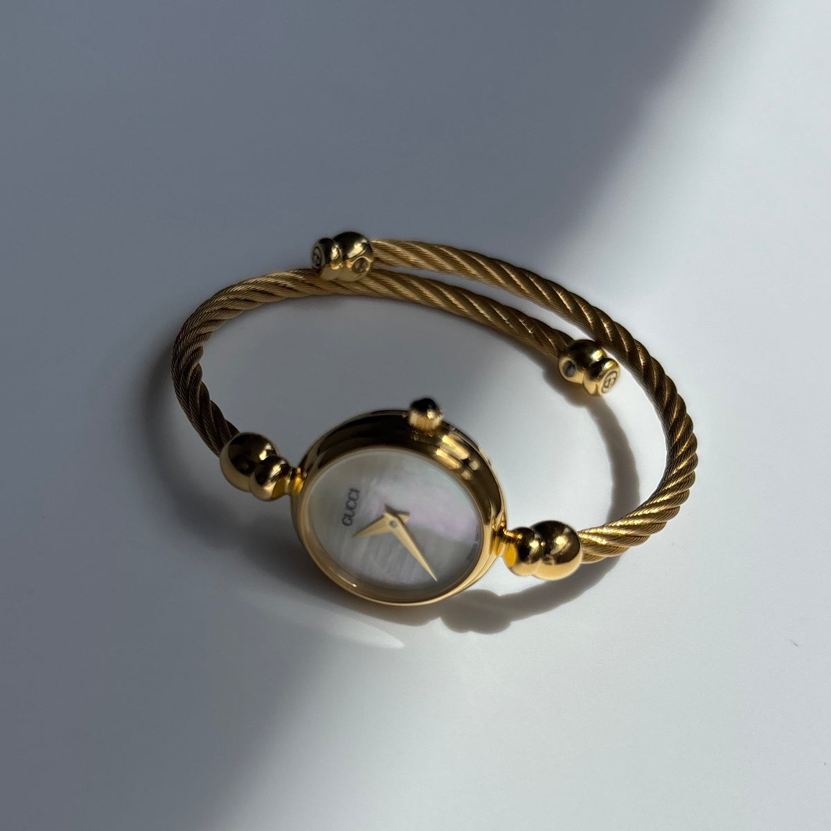 Gucci 1990s Seashell Round Dial Gold-Plated Cable Bangle Watch
