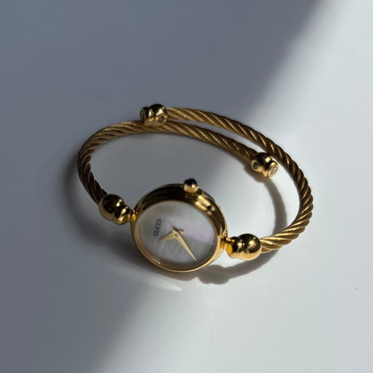 Gucci 1990s Seashell Round Dial Gold-Plated Cable Bangle Watch
