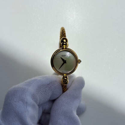 Gucci 1990s Seashell Round Dial Gold-Plated Cable Bangle Watch