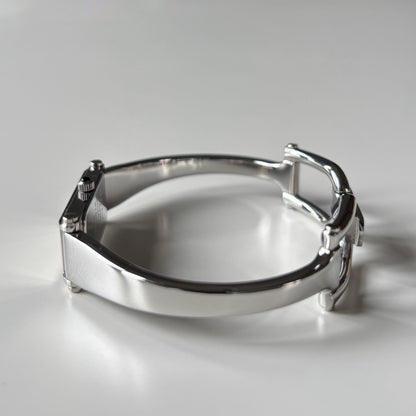 Gucci 1990s Rectangular Dial Silver Bangle Watch