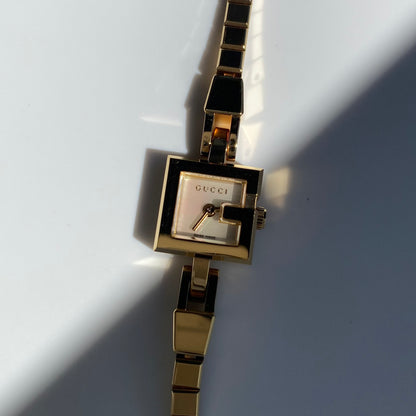 Gucci 1990s Seashell G Dial Gold Plated Watch