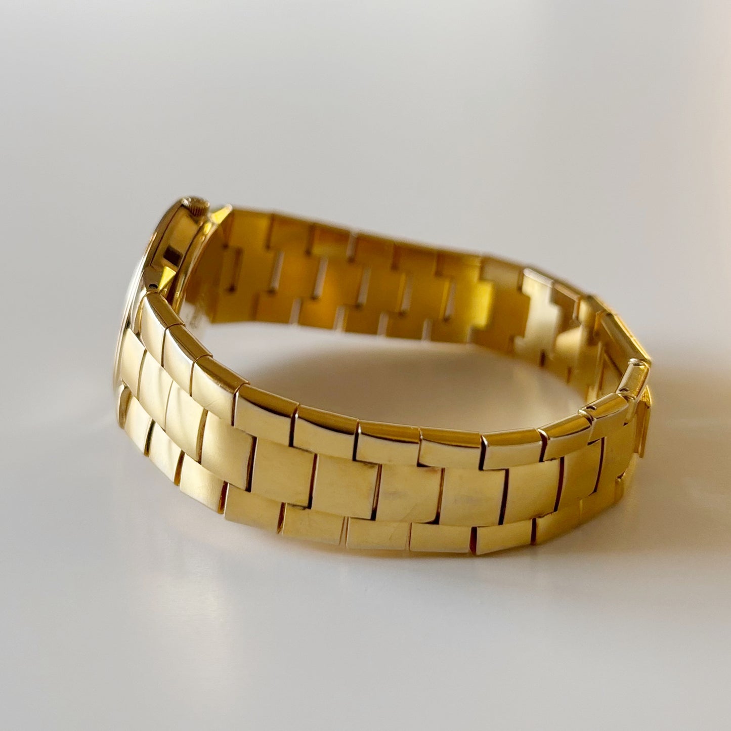 Gucci 1990s Round Dial Gold Plated Watch