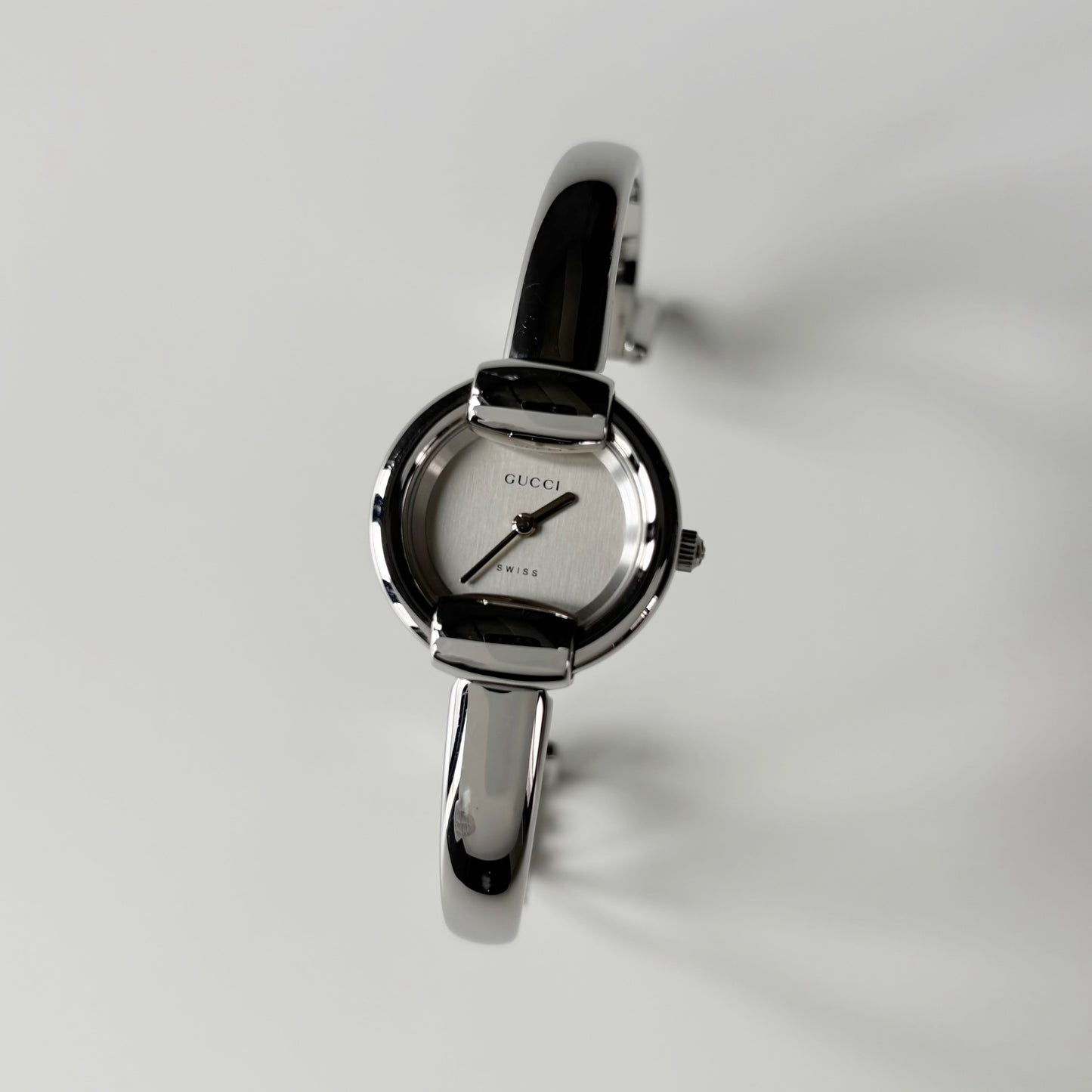 Gucci 1990s Round Dial Stainless steel Bangle Watch