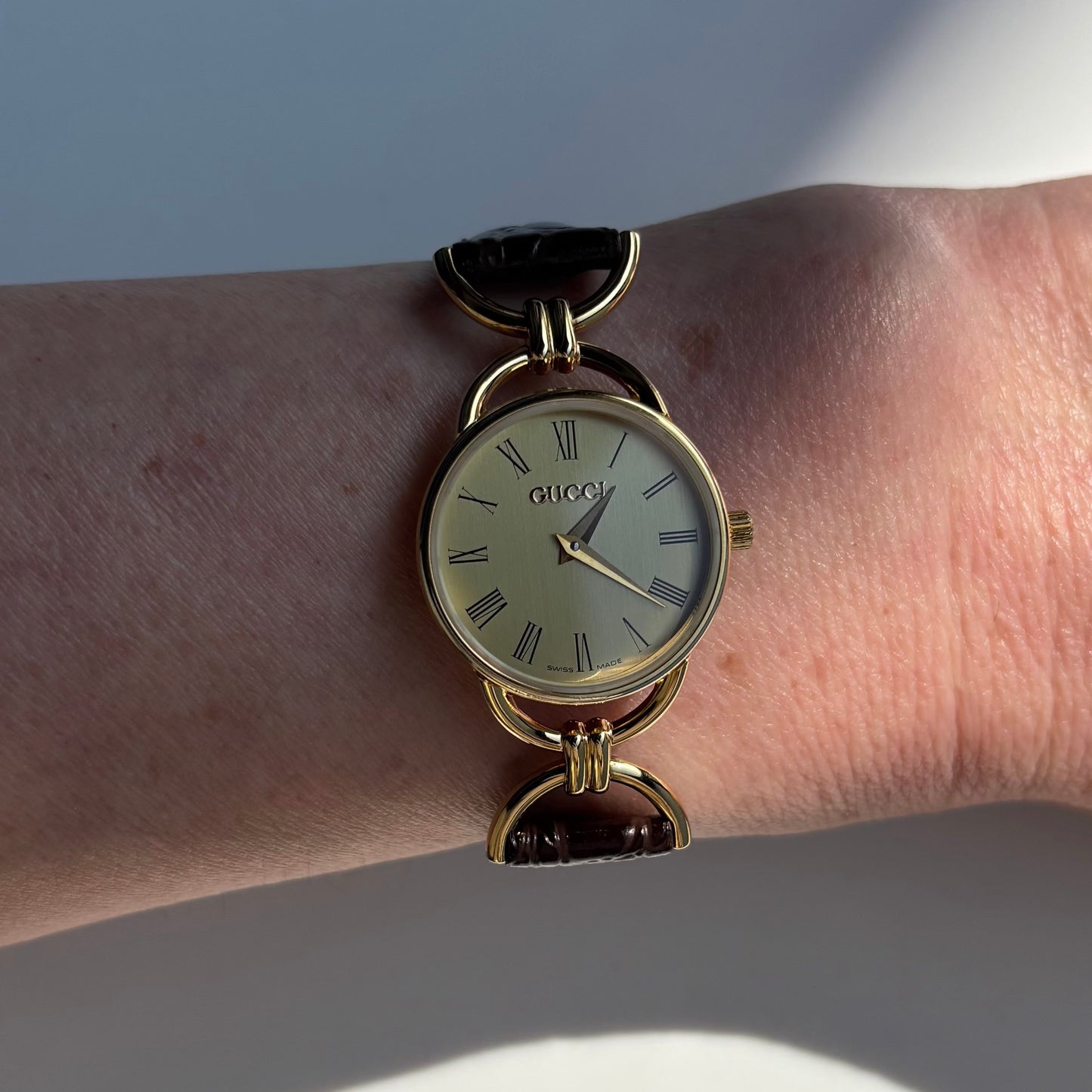 Gucci 1990s Gold Round Dial Horsebit Gold Plated Watch