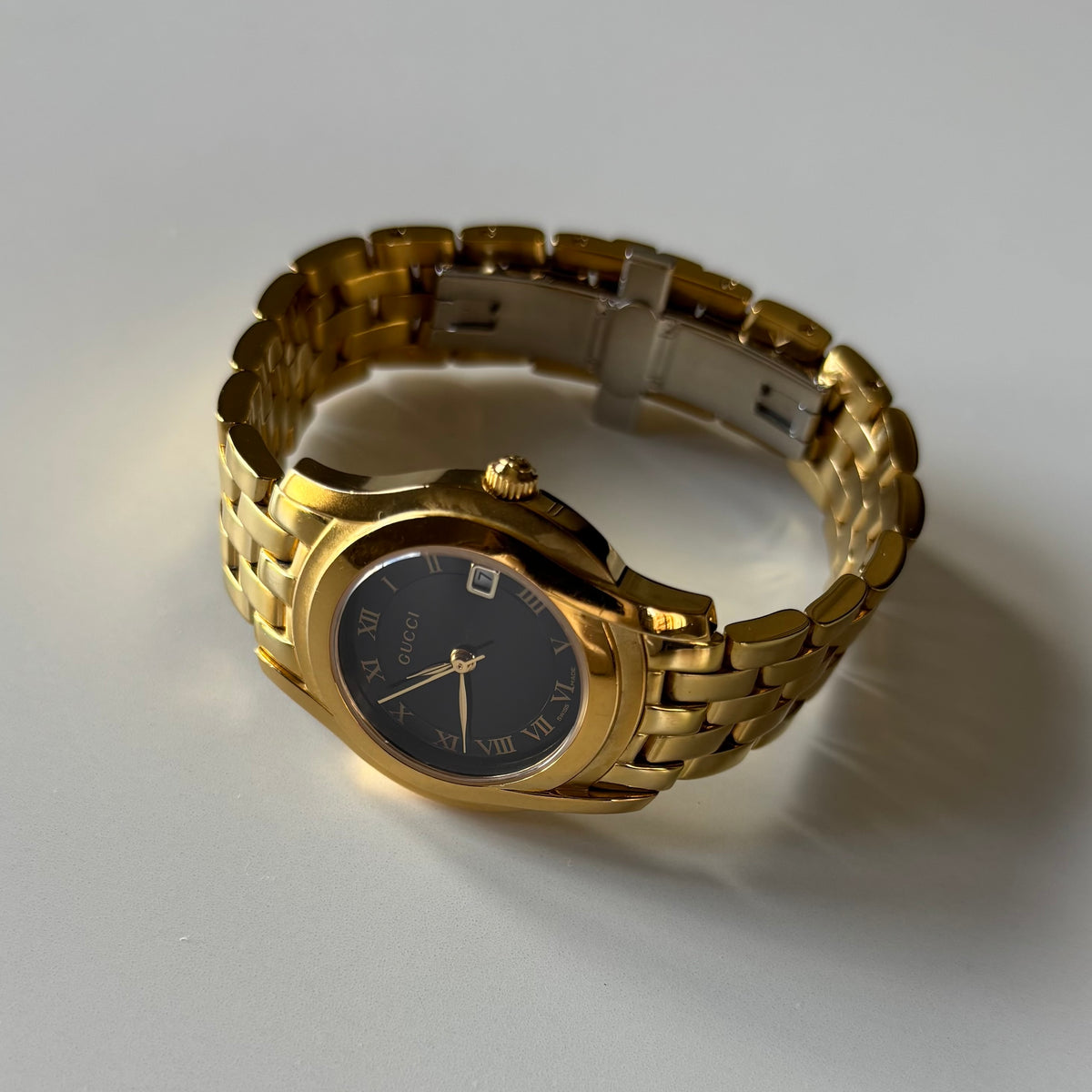 Gucci 1990s Date Black Round Dial Gold-Plated Watch