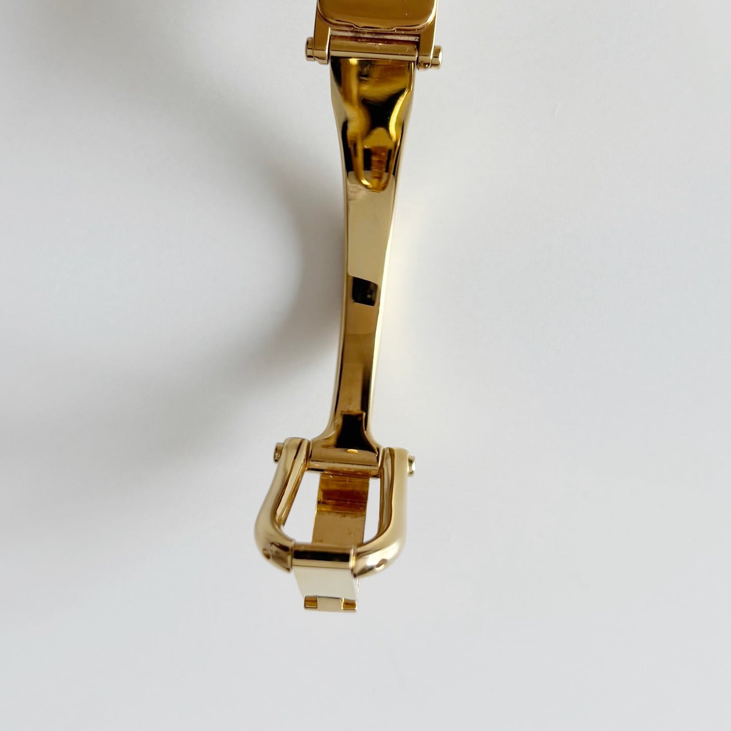 Gucci 1990s Seashell Gold Plated Bangle Watch