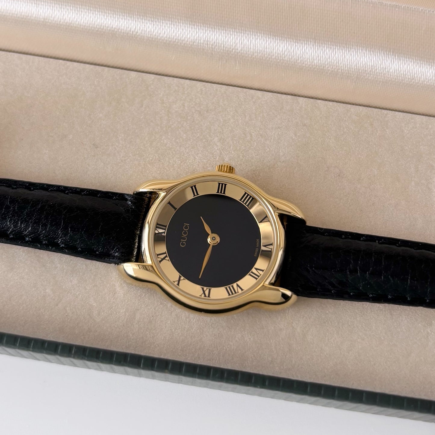 Gucci 1990s Black Dial Round Watch