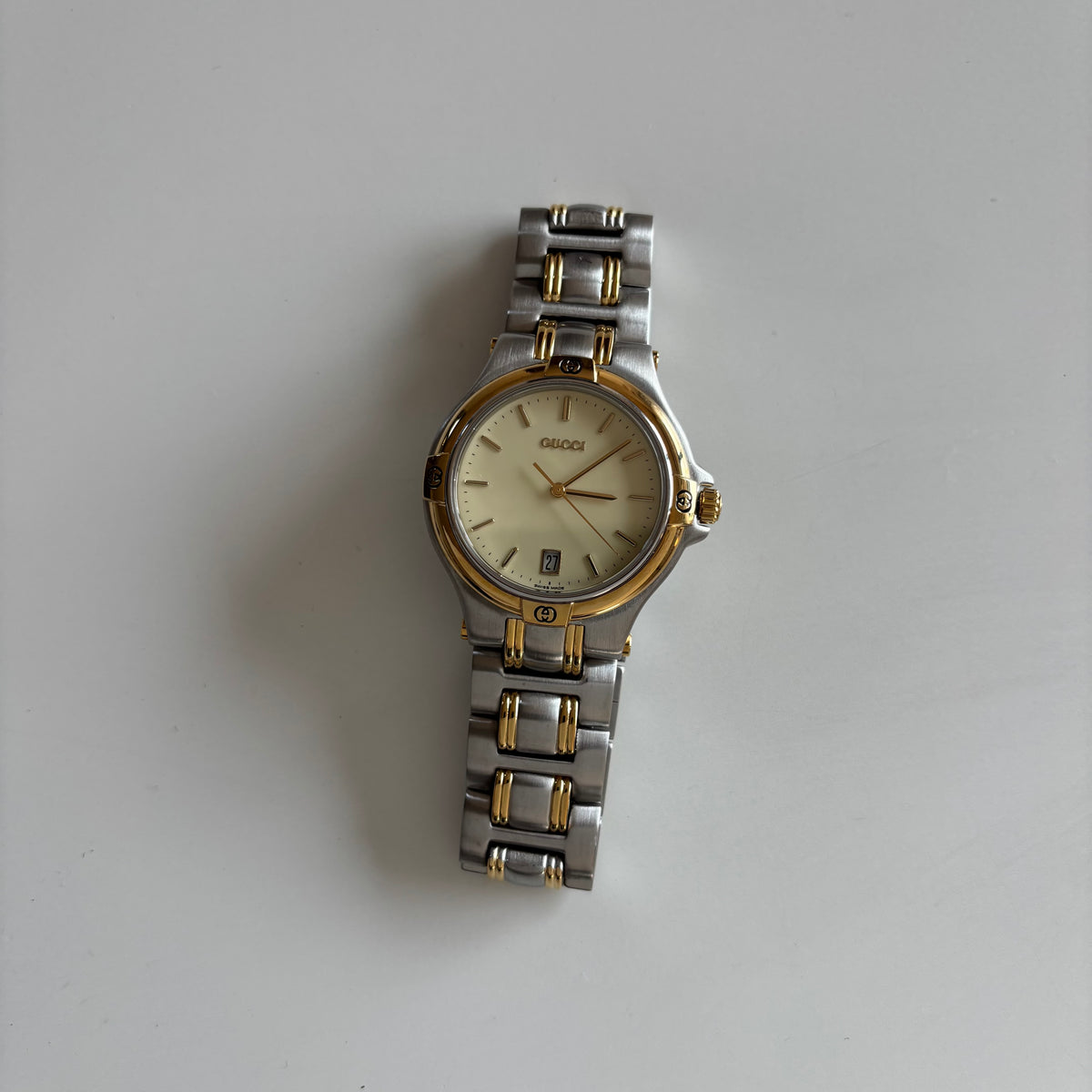 Gucci 1990s Date Round Dial Two-Tone Gold-Plated Watch (Large)