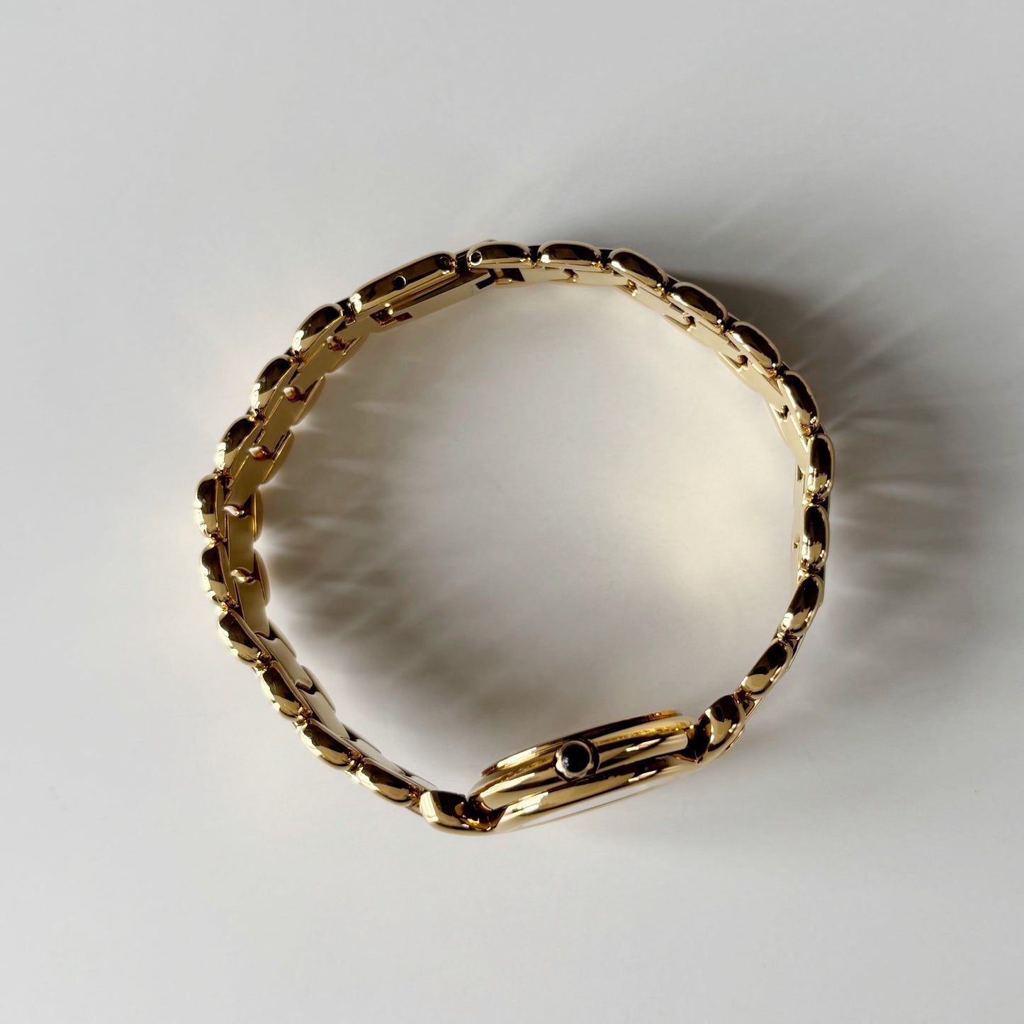 Fendi 1990s Seashell Round Dial Gold Plated Watch
