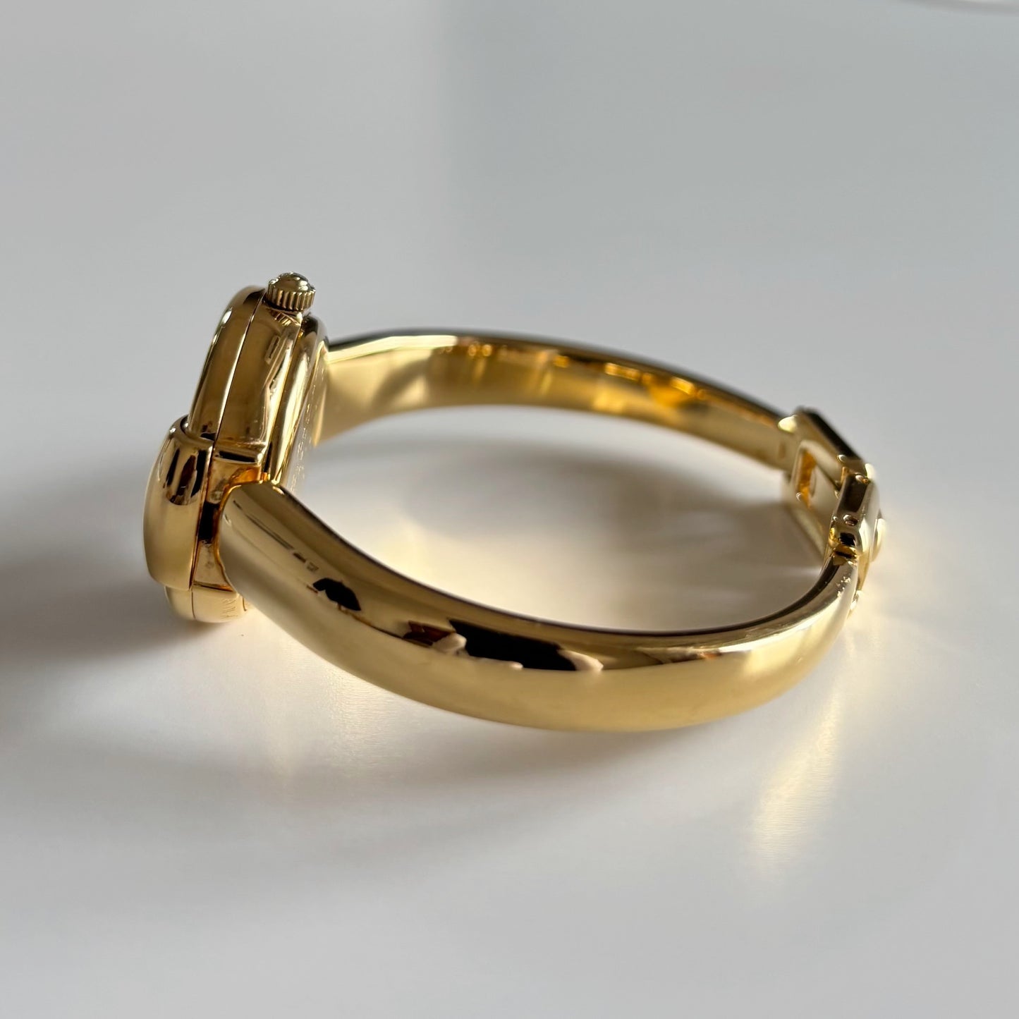 Gucci 1990s Round Dial Gold Plated Bangle Watch (Small)