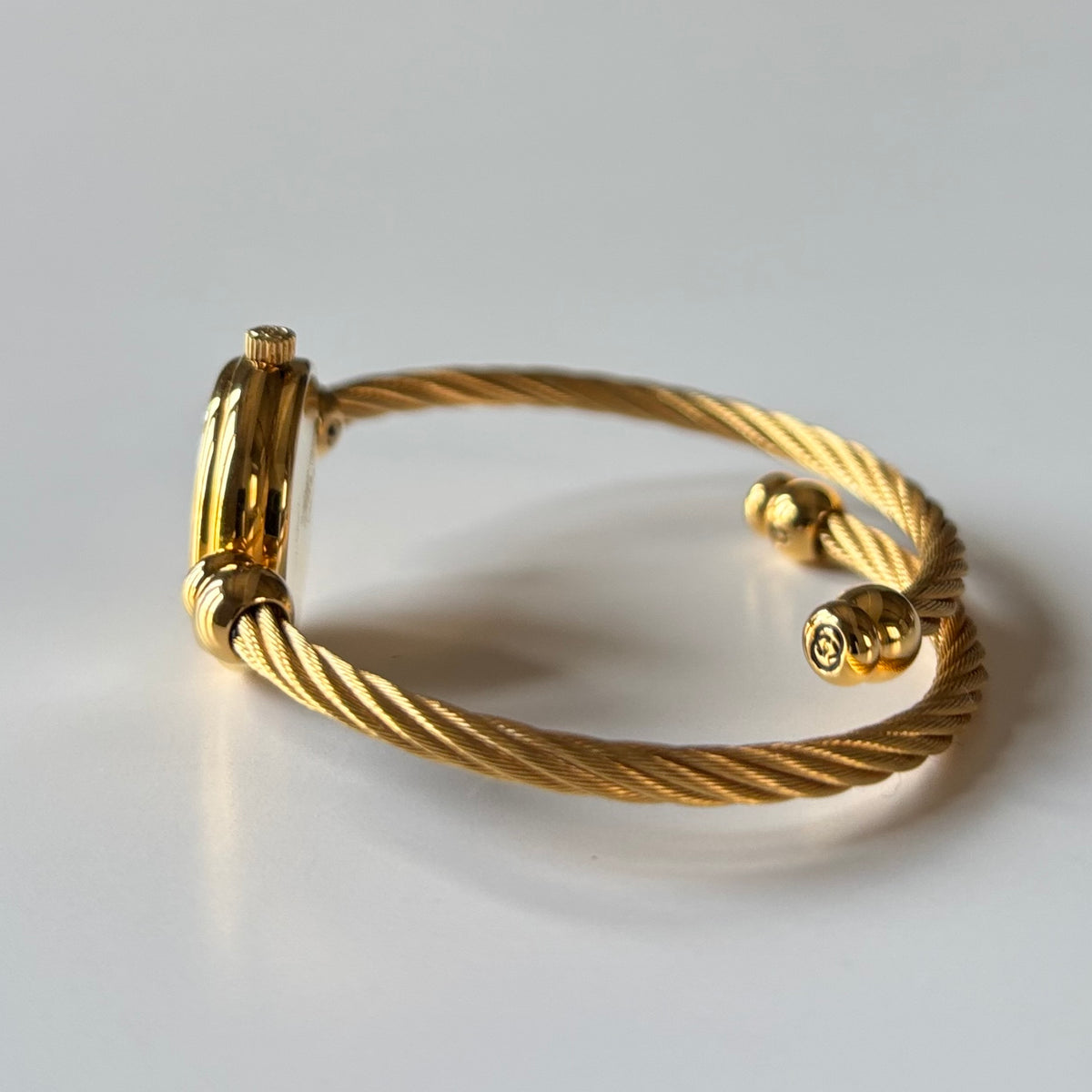 Gucci 1990s Seashell Dial Gold Plated Cable Bangle Watch