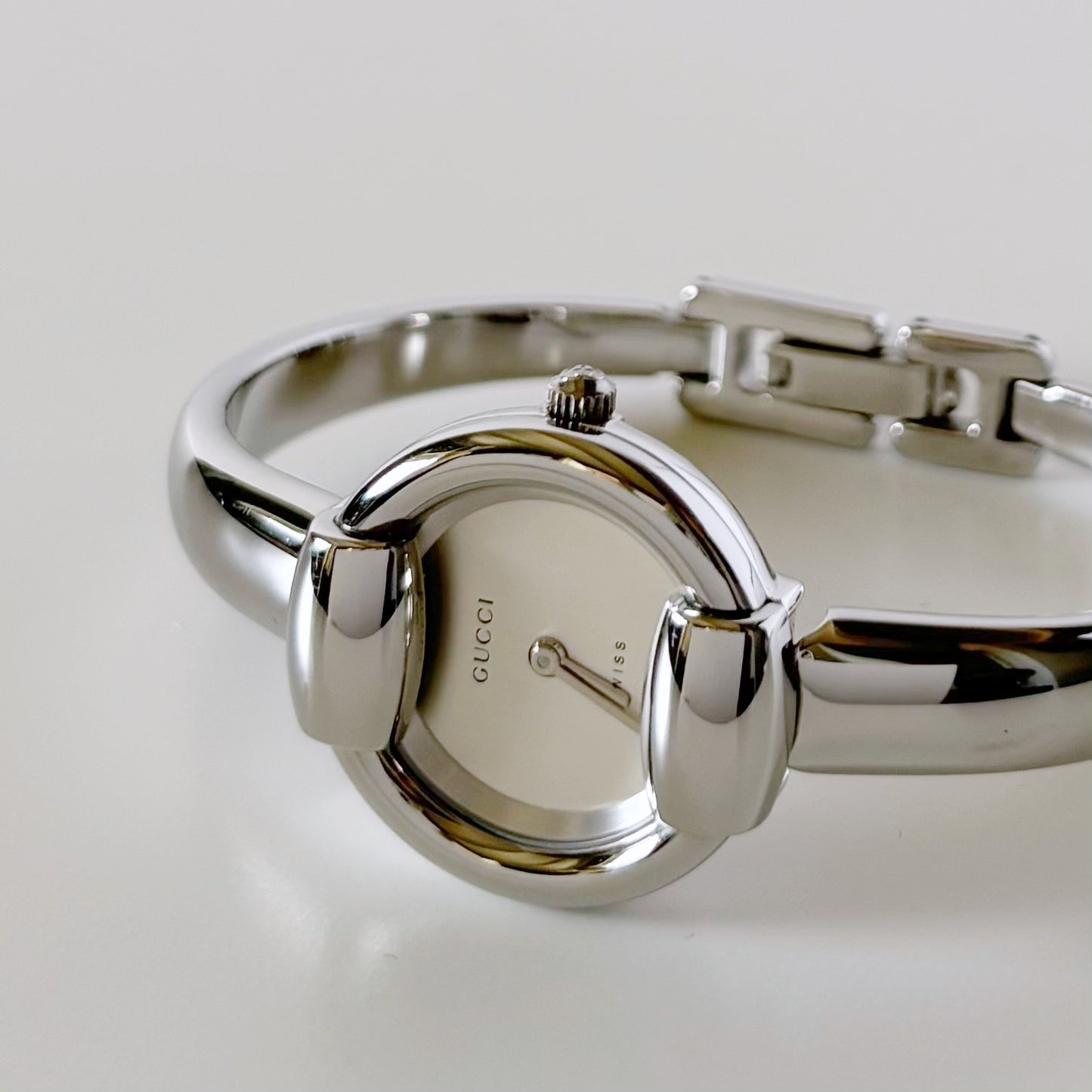 Gucci 1990s Round Dial Stainless steel Bangle Watch