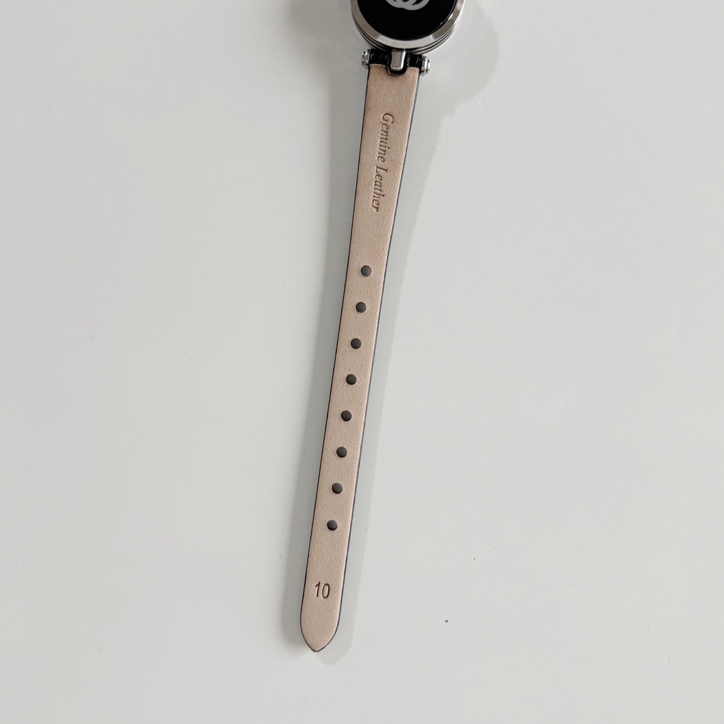 Gucci 1990s Black Round Dial Silver Watch